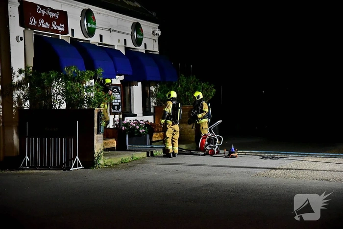 Brandweer onderzoek naar rookontwikkeling in café