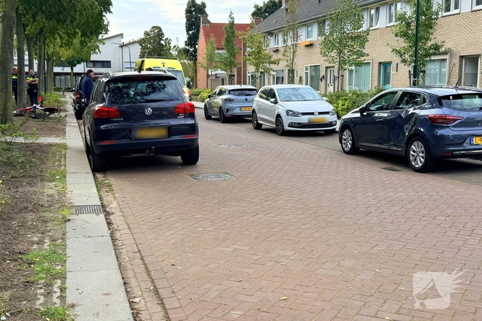 Crossmotor botst op auto tijdens ongeval