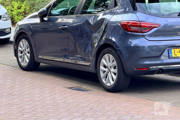 Crossmotor botst op auto tijdens ongeval