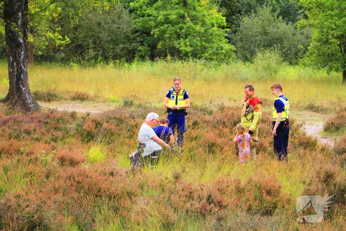 Rolstoelgebruiker vast in greppel tijdens wandeling