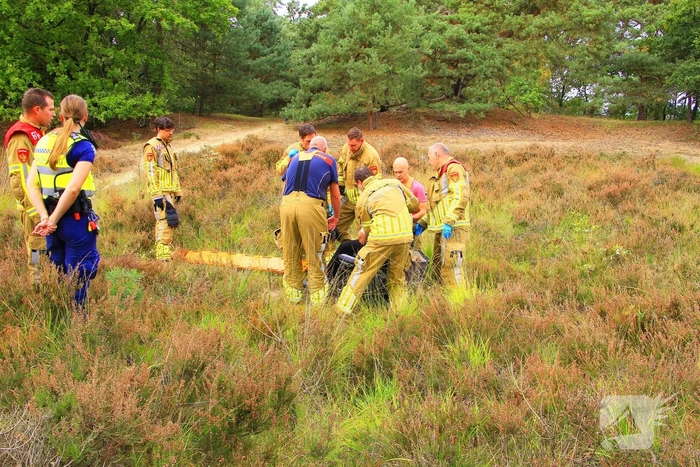 Rolstoelgebruiker vast in greppel tijdens wandeling