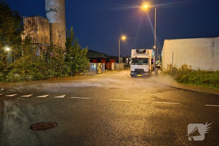 Gevaarlijke stof lekt en veroorzaakt witte dampwolk