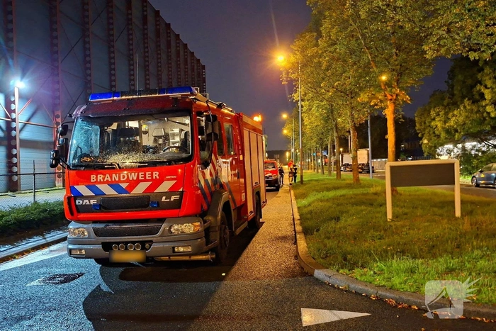 Gevaarlijke stof lekt en veroorzaakt witte dampwolk