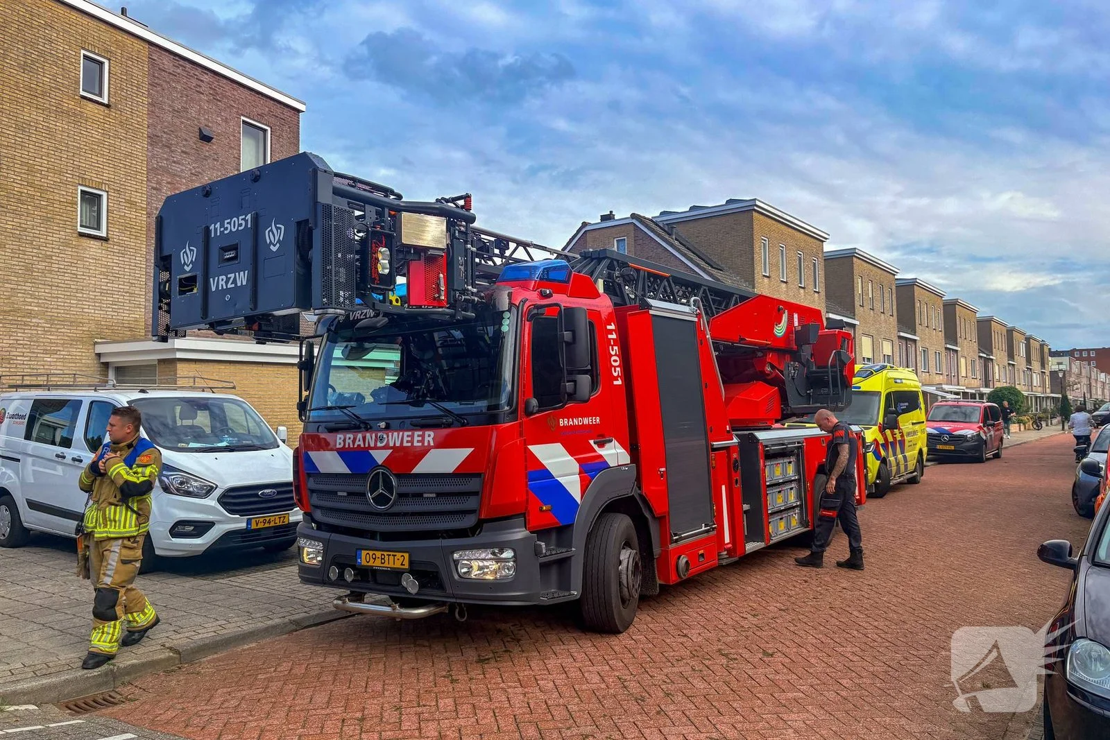 Slachtoffer na woningbrand nagekeken