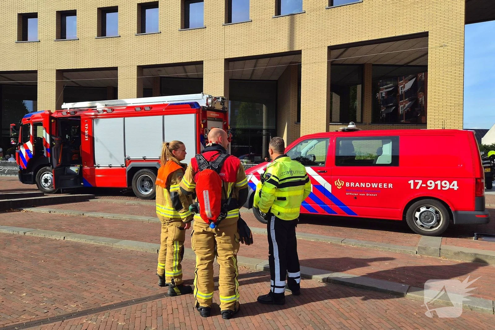 Brandmelding in gemeentehuis leidt tot grote inzet hulpdiensten