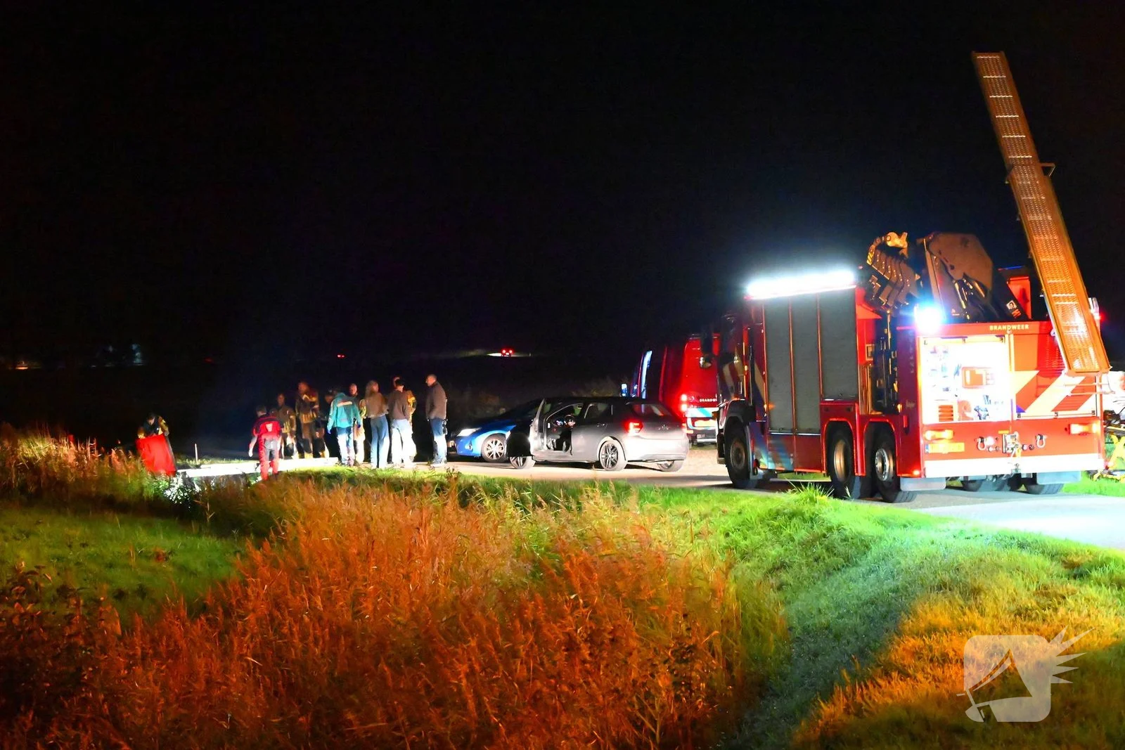 Brandweer ingezet bij voertuig in sloot