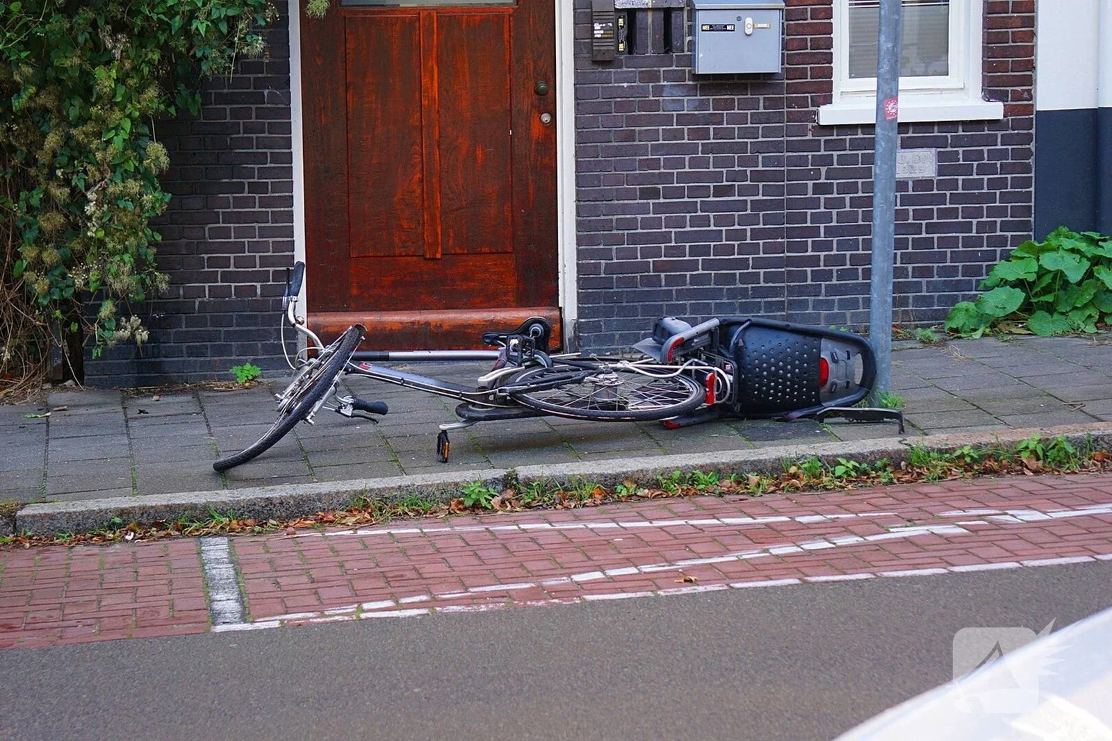 Fietser en kind gewond bij aanrijding