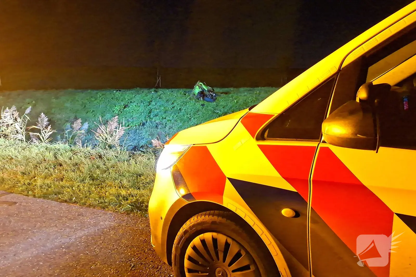 Motor verliest controle en komt te water