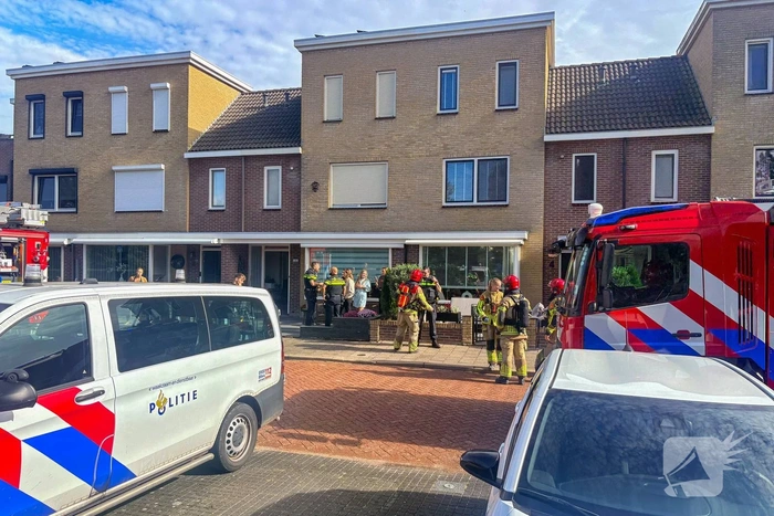 Slachtoffer na woningbrand nagekeken