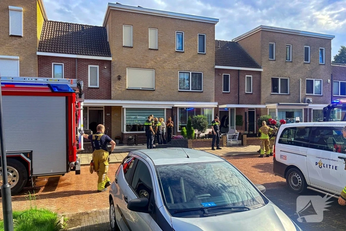 Slachtoffer na woningbrand nagekeken
