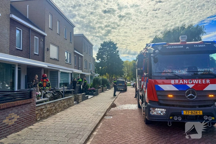 Slachtoffer na woningbrand nagekeken