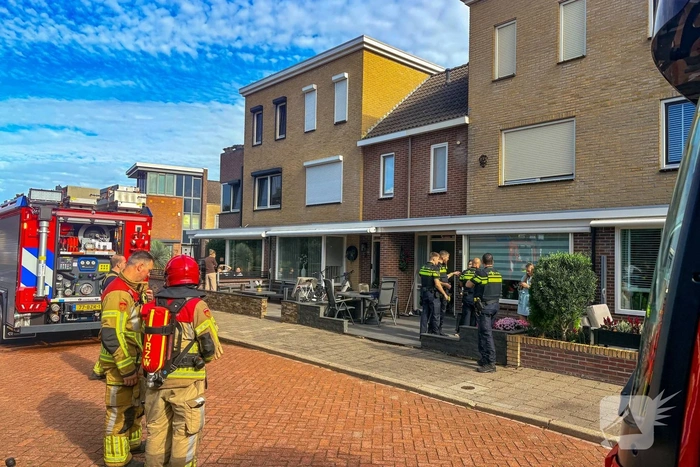 Slachtoffer na woningbrand nagekeken