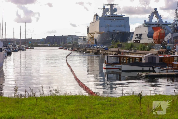 Diesellek bij marineschip ingedamd