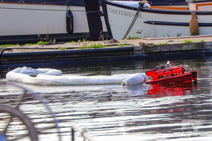 Diesellek bij marineschip ingedamd