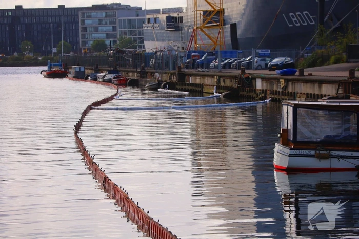 Diesellek bij marineschip ingedamd