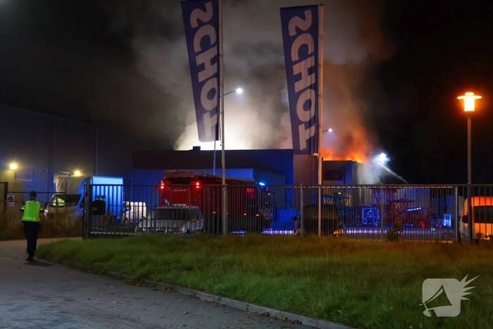 zeer grote brand in bedrijfspand