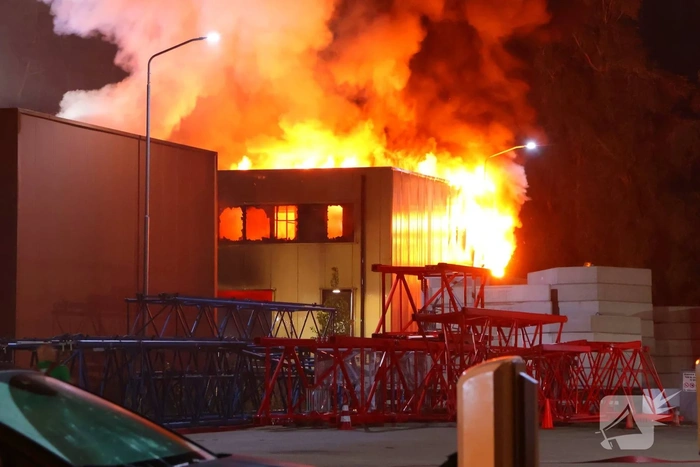 zeer grote brand in bedrijfspand
