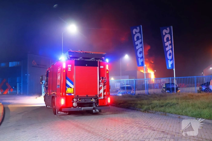 zeer grote brand in bedrijfspand