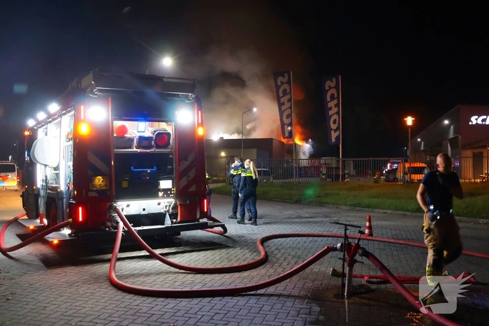 zeer grote brand in bedrijfspand