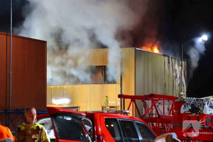 zeer grote brand in bedrijfspand