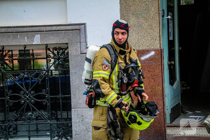 Omgeving afgezet door brand in gebouw