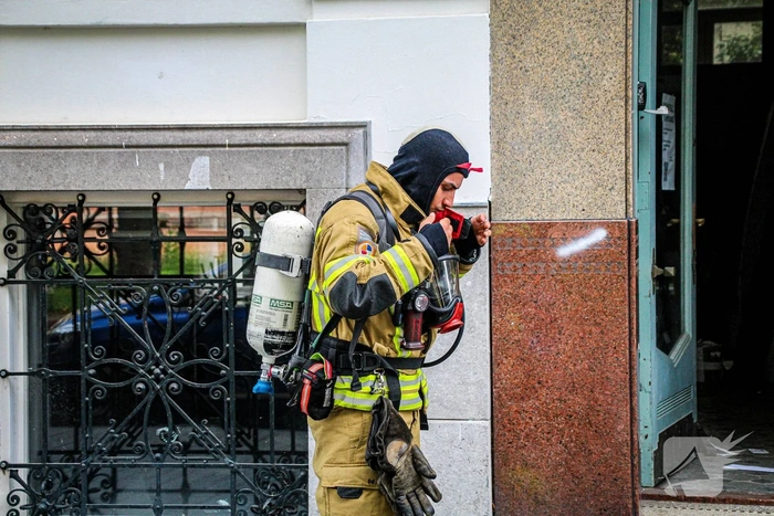 Omgeving afgezet door brand in gebouw