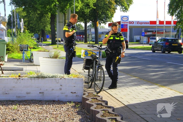 Fietser gewond na aanrijding met Jaguar