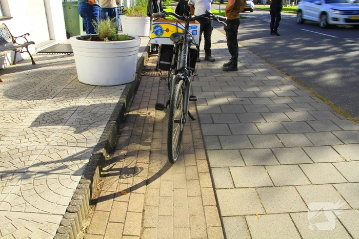 Fietser gewond na aanrijding met Jaguar