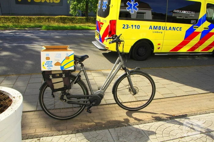 Fietser gewond na aanrijding met Jaguar