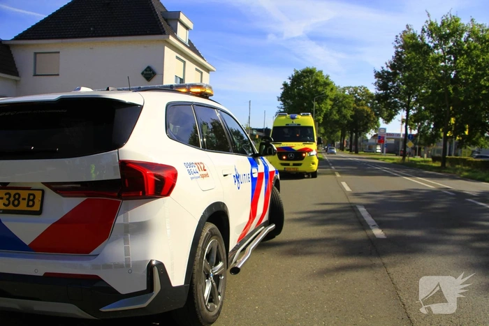 Fietser gewond na aanrijding met Jaguar