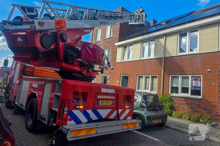 Brand op dak woning door kortsluiting zonnepanelen