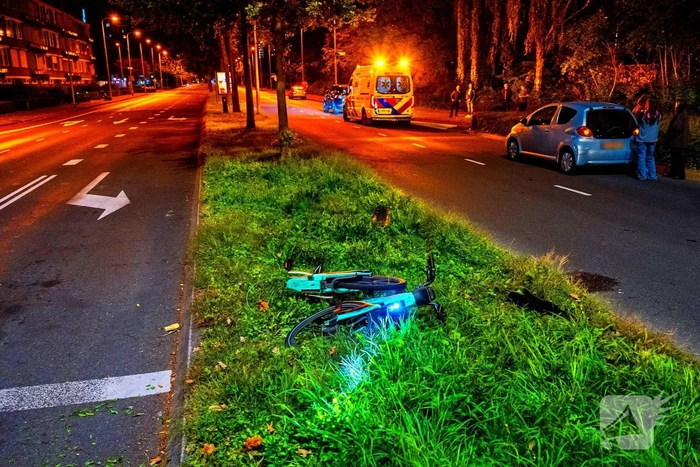 Fiets doormidden na aanrijding door auto