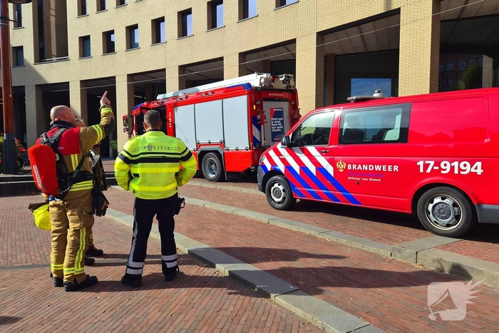 Brandmelding in gemeentehuis leidt tot grote inzet hulpdiensten