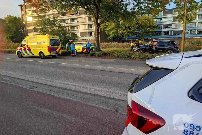 Lantaarnpaal omvergereden door bestuurster
