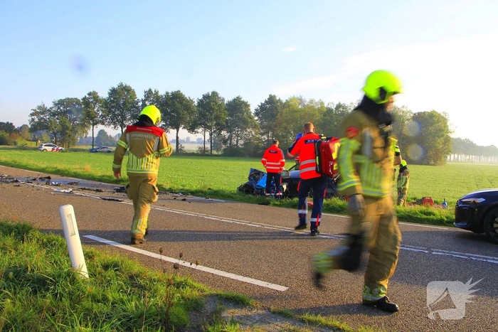 Zware aanrijding tussen auto en vrachtwagen vereist trauma team