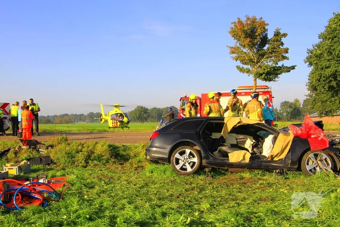 Zware aanrijding tussen auto en vrachtwagen vereist trauma team
