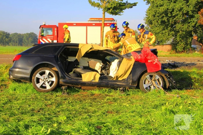 Zware aanrijding tussen auto en vrachtwagen vereist trauma team