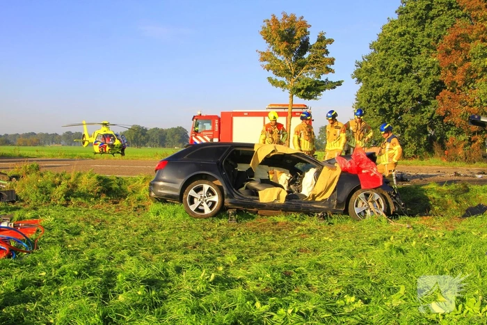 Zware aanrijding tussen auto en vrachtwagen vereist trauma team