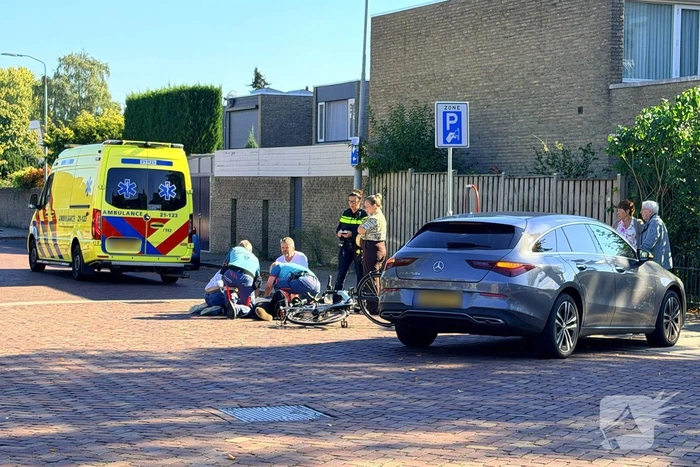 Fietser aangereden door auto