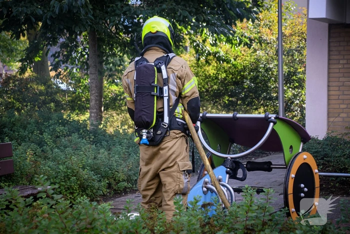 Karton in brand gezet naast speeltoestel