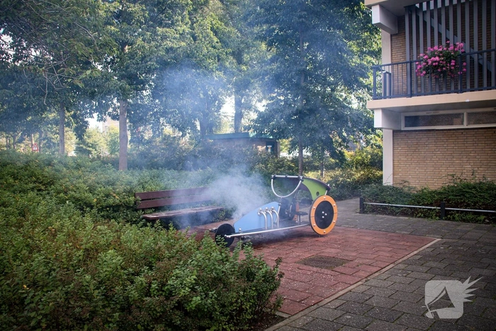 Karton in brand gezet naast speeltoestel
