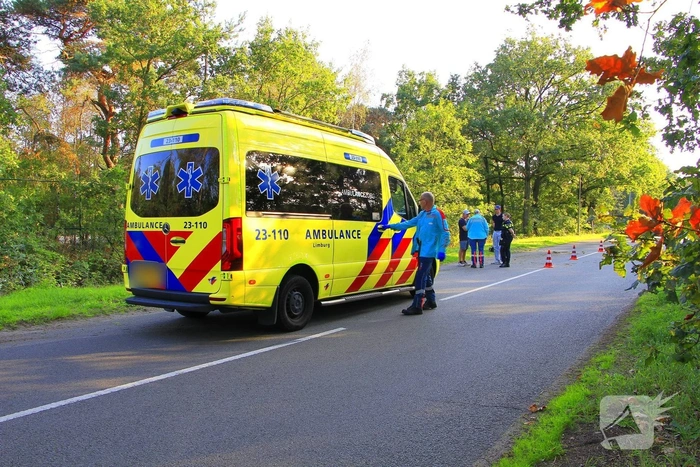 Auto belandt op dak na ongeval