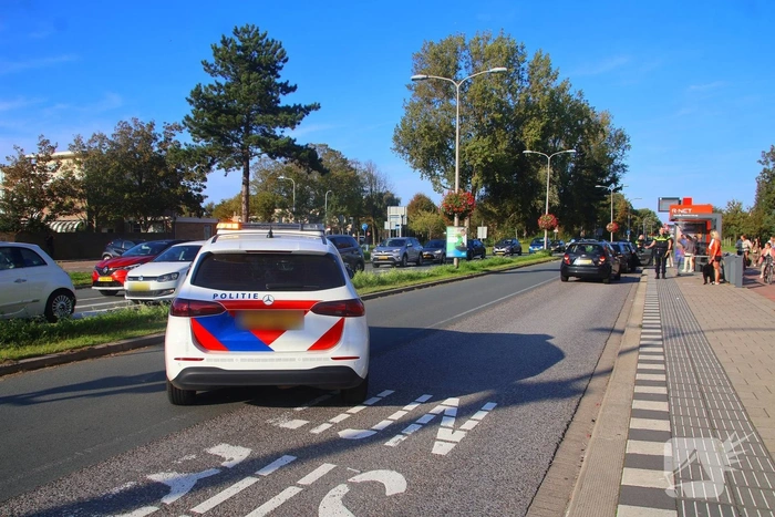 Flinke schade bij aanrijding tussen personenauto en taxi