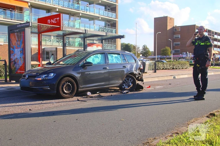 Flinke schade bij aanrijding tussen personenauto en taxi
