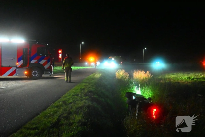 Brandweer ingezet bij voertuig in sloot