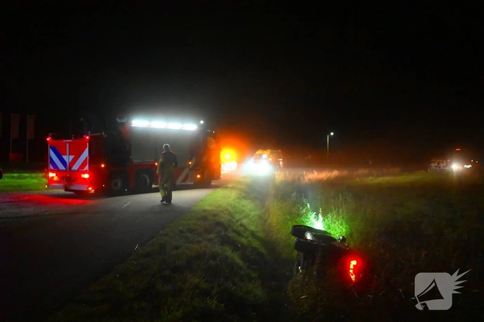 Brandweer ingezet bij voertuig in sloot