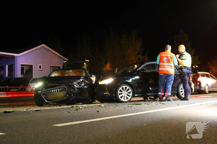 Botsing tussen voertuigen leidt tot wegafsluiting