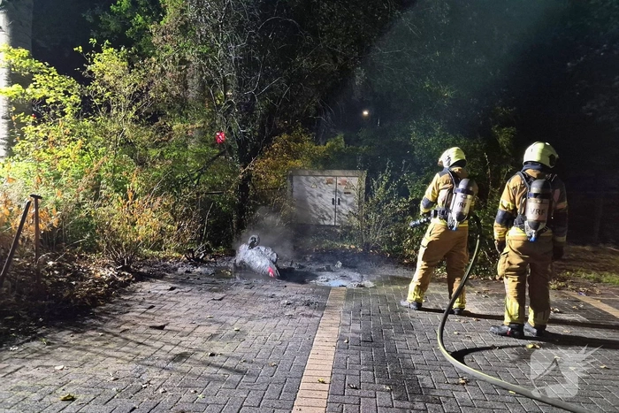 Brandweer met spoed naar containerbrand