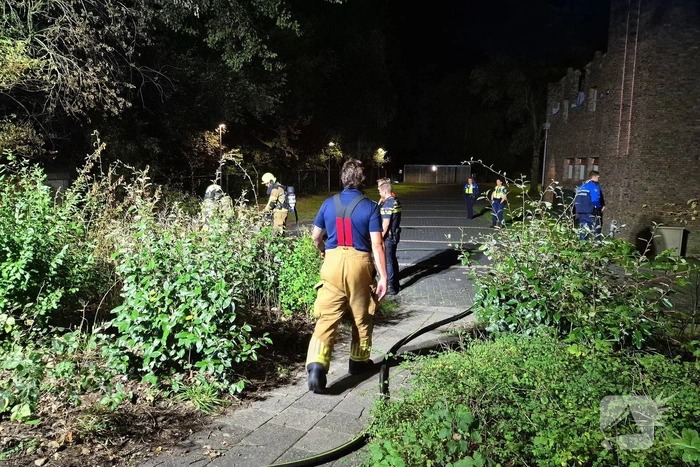 Brandweer met spoed naar containerbrand