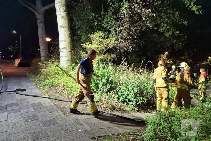Brandweer met spoed naar containerbrand